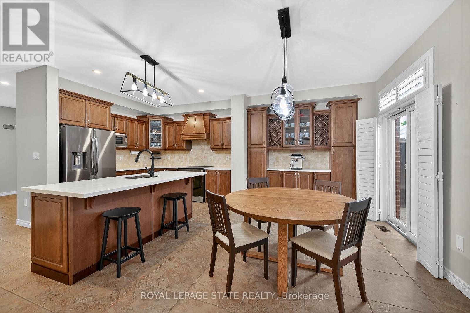 181 Springview Drive, Hamilton, Ontario  L8B 0V9 - Photo 4 - X12675804