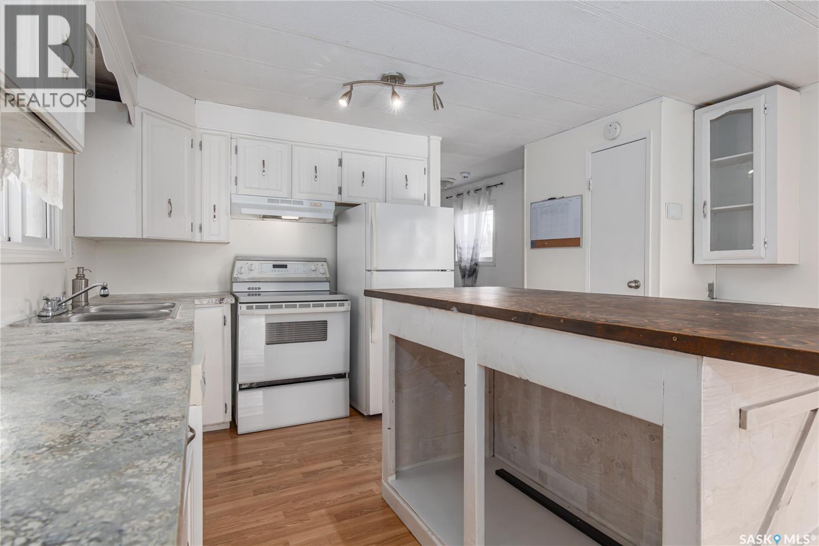 123 Dogwood Street, Caronport, Saskatchewan  S0H 0S0 - Photo 11 - SK030049