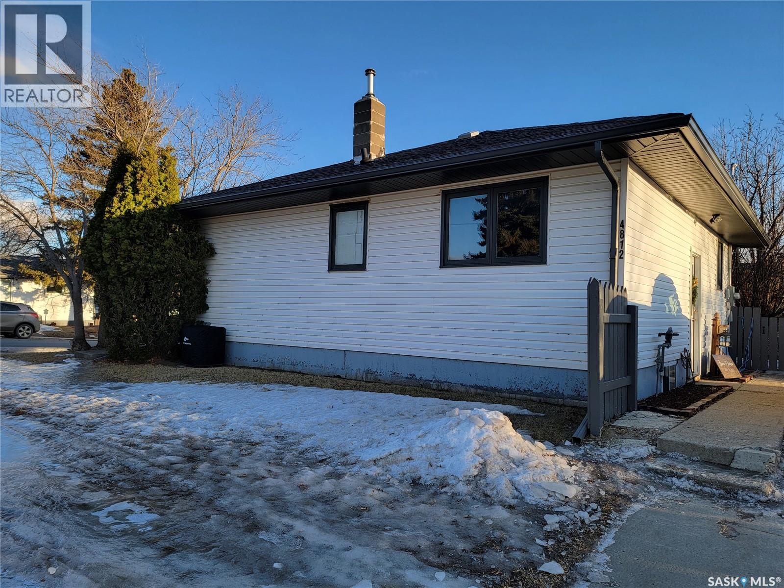 4812 Post Street, Macklin, Saskatchewan  S0L 2C0 - Photo 2 - SK029795