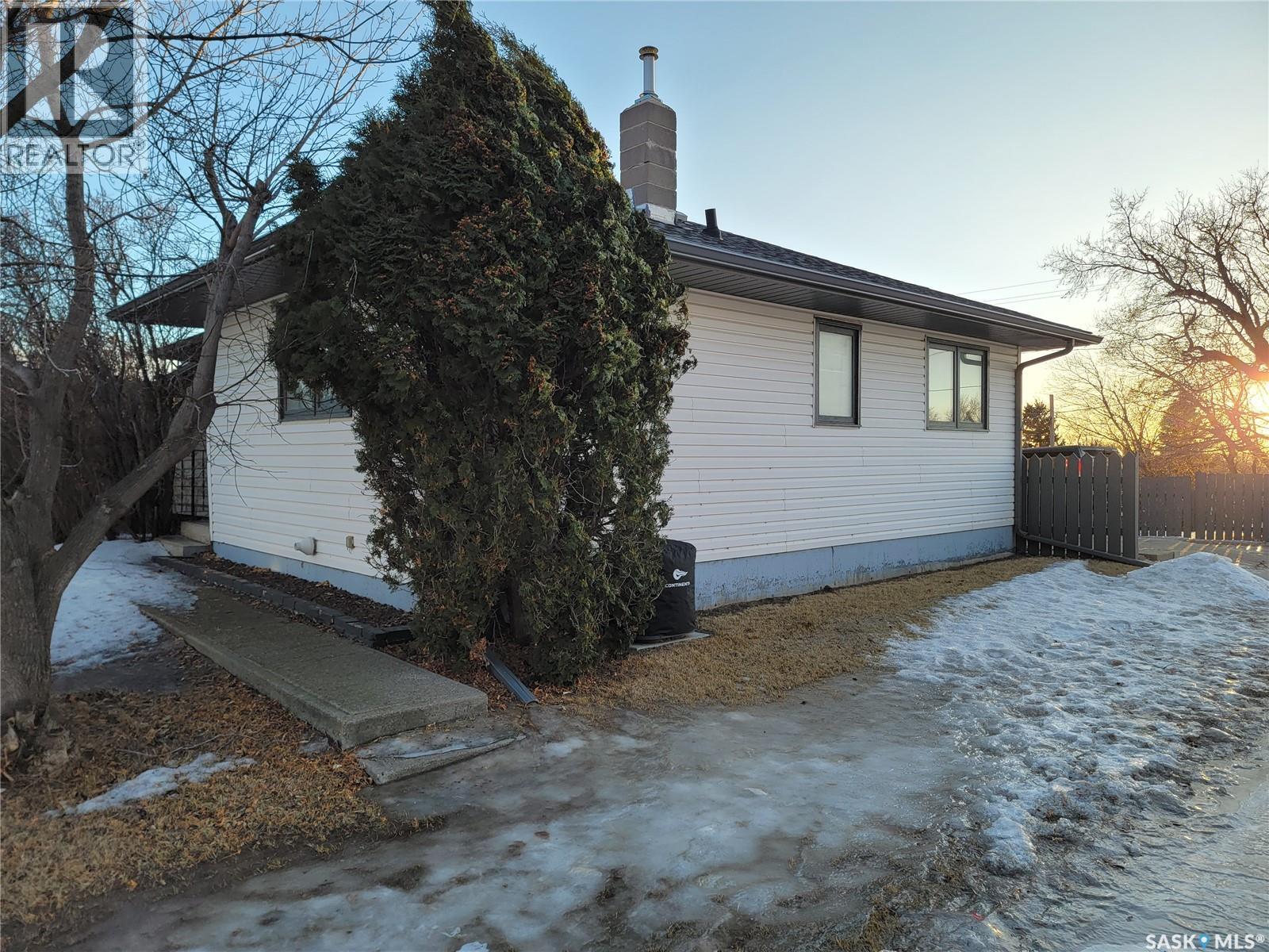 4812 Post Street, Macklin, Saskatchewan  S0L 2C0 - Photo 24 - SK029795