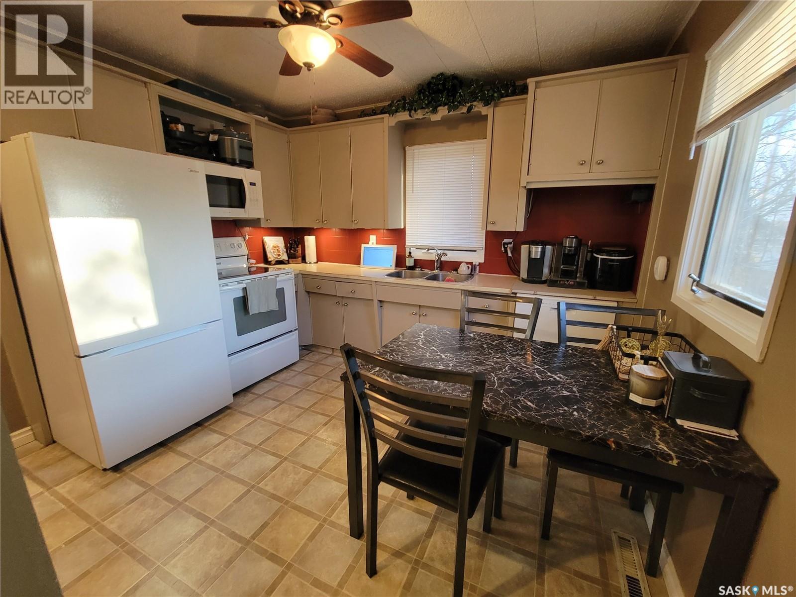 4812 Post Street, Macklin, Saskatchewan  S0L 2C0 - Photo 4 - SK029795