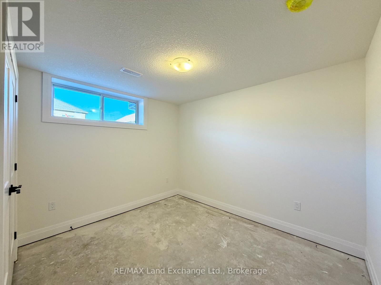 381 Rosner Drive, Saugeen Shores, Ontario  N0H 2C8 - Photo 12 - X12231033