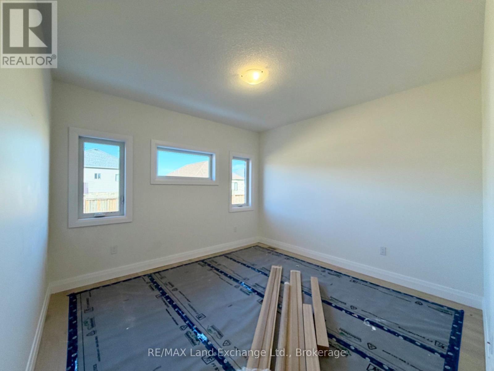 381 Rosner Drive, Saugeen Shores, Ontario  N0H 2C8 - Photo 8 - X12231033