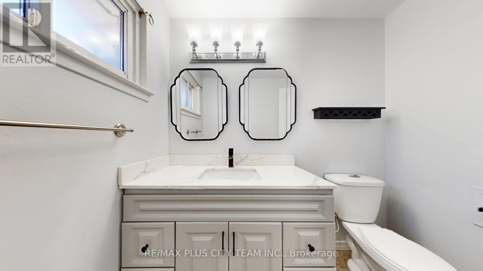 50 Darras Court, Brampton, Ontario  L6T 1W7 - Photo 16 - W12863772