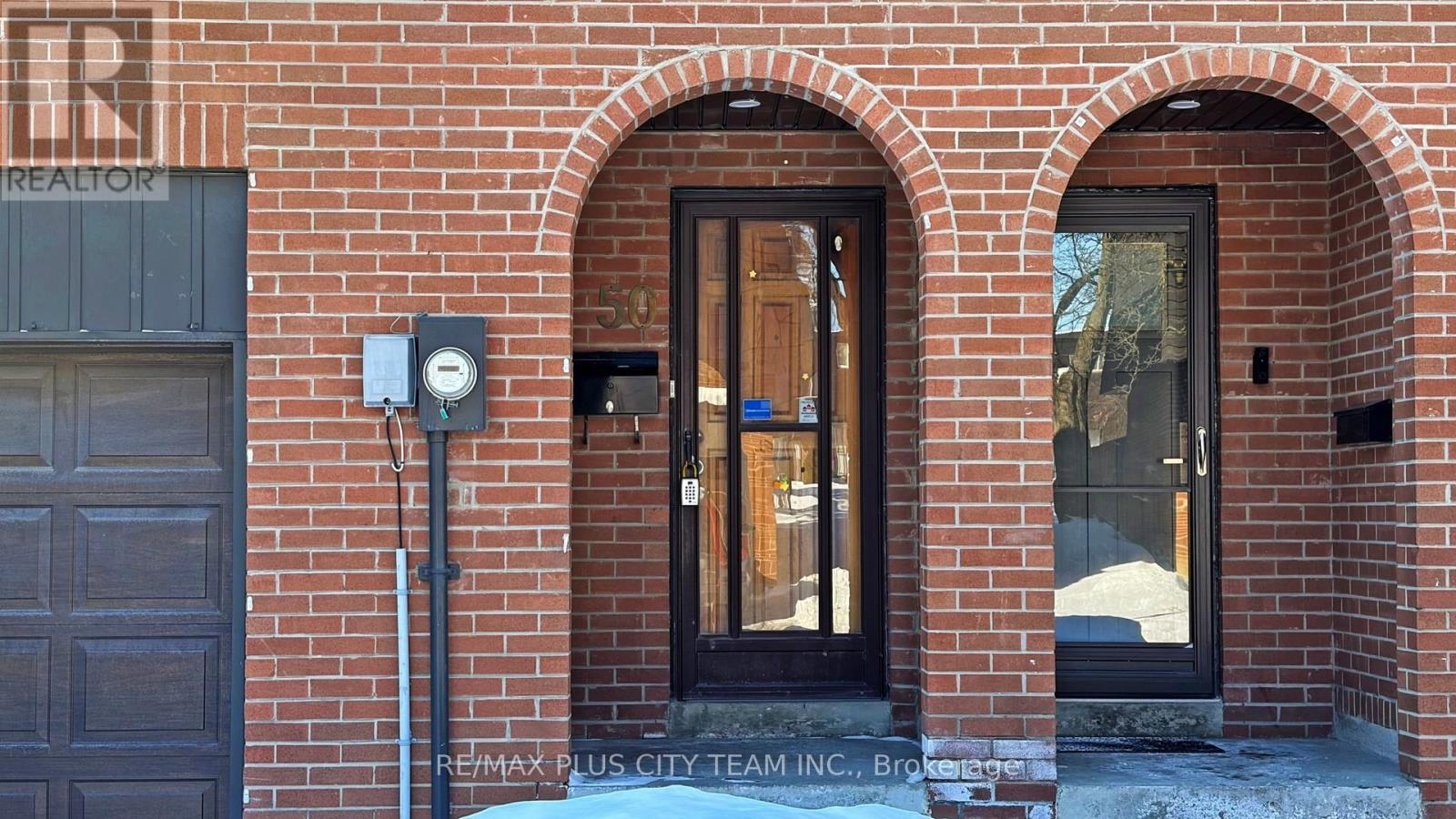 50 Darras Court, Brampton, Ontario  L6T 1W7 - Photo 2 - W12863772