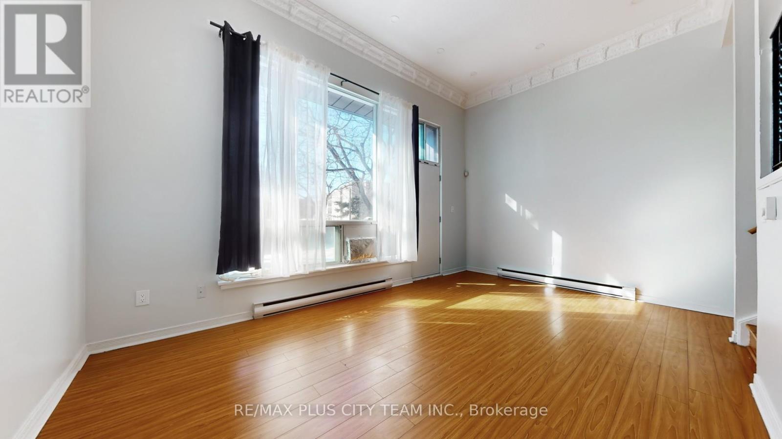 50 Darras Court, Brampton, Ontario  L6T 1W7 - Photo 4 - W12863772