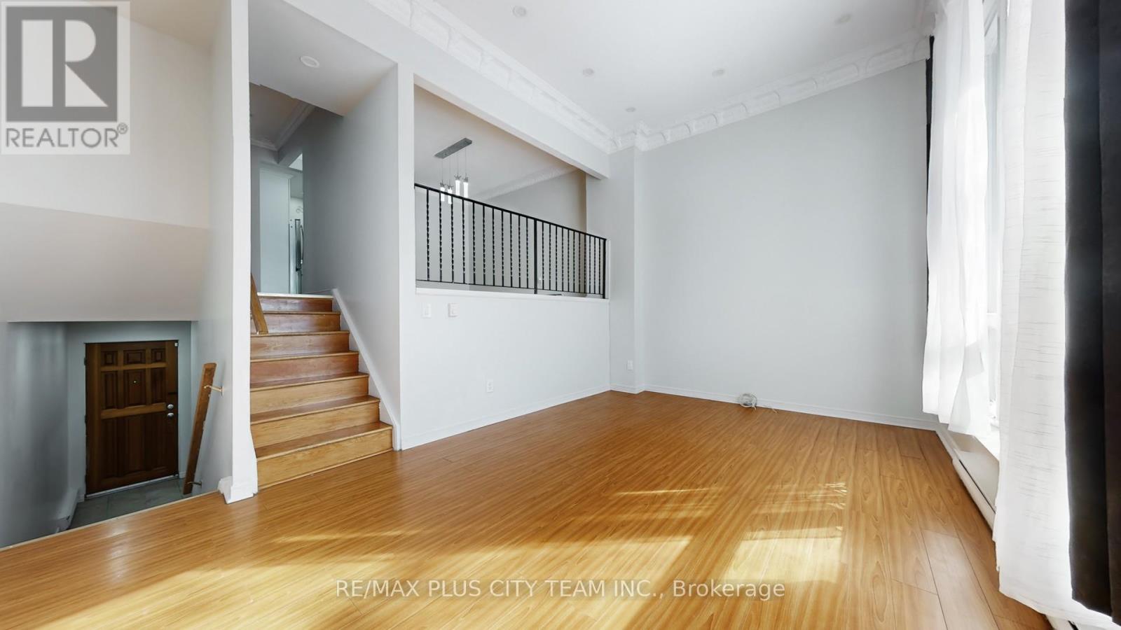 50 Darras Court, Brampton, Ontario  L6T 1W7 - Photo 6 - W12863772