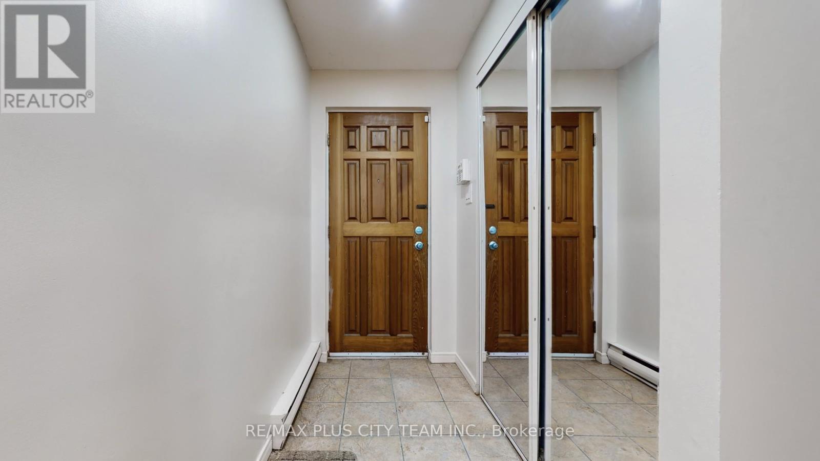 50 Darras Court, Brampton, Ontario  L6T 1W7 - Photo 8 - W12863772