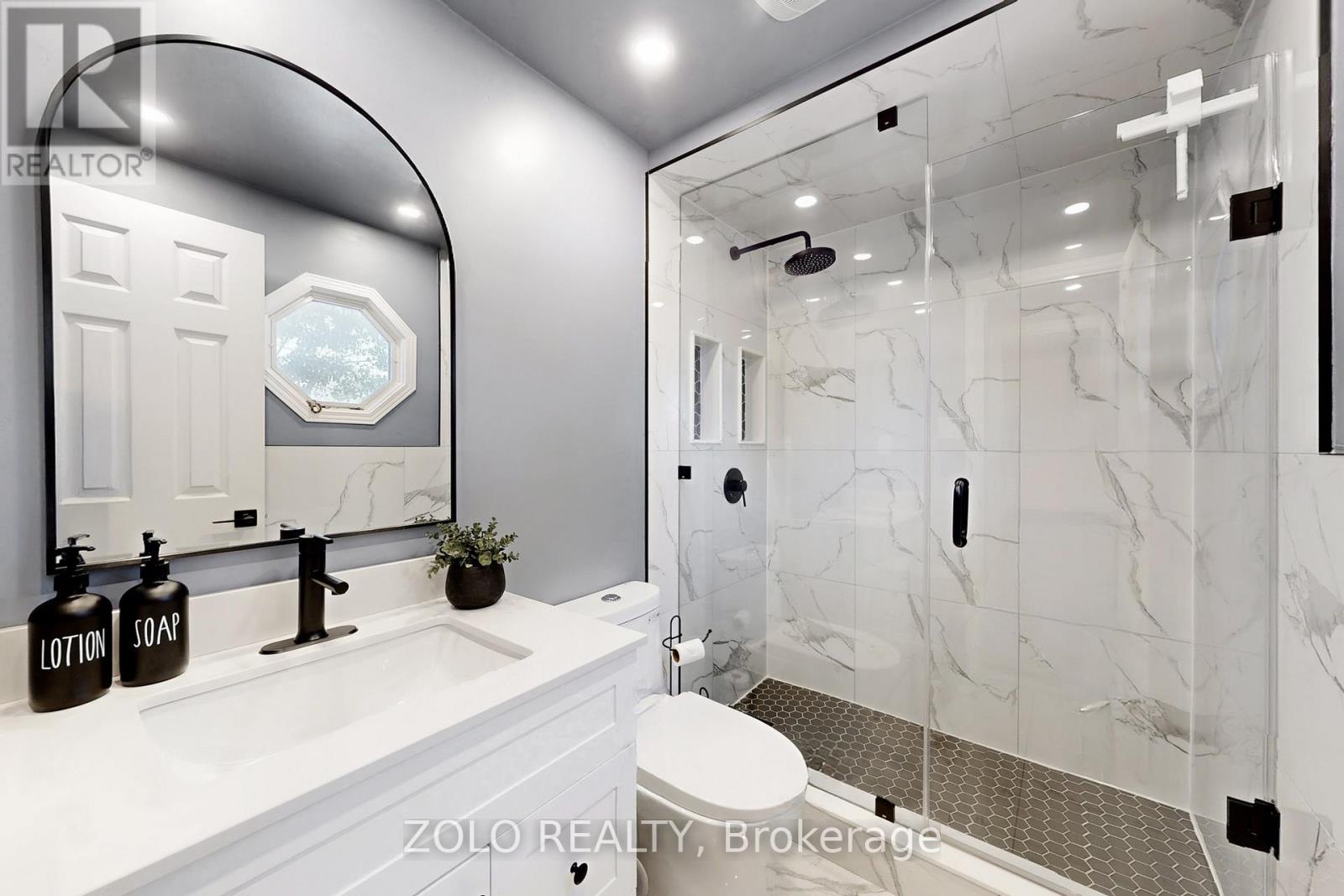 30 Greenbush Court, Brampton, Ontario  L6S 2K2 - Photo 20 - W12863788