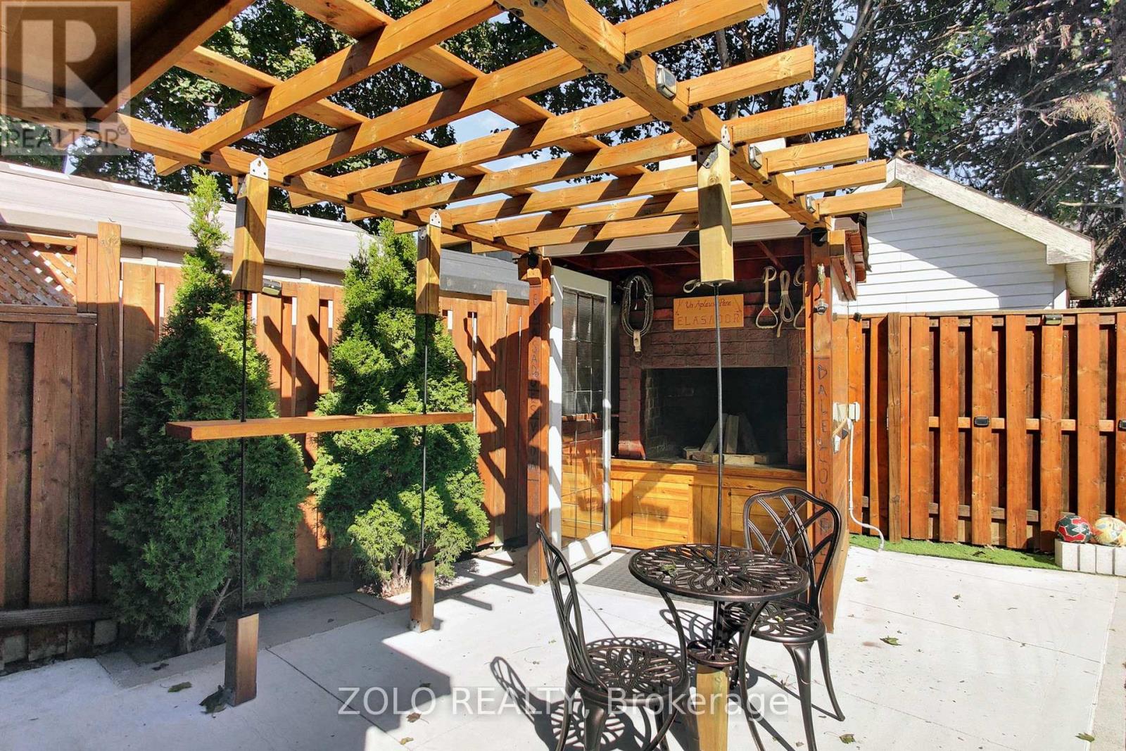 30 Greenbush Court, Brampton, Ontario  L6S 2K2 - Photo 31 - W12863788