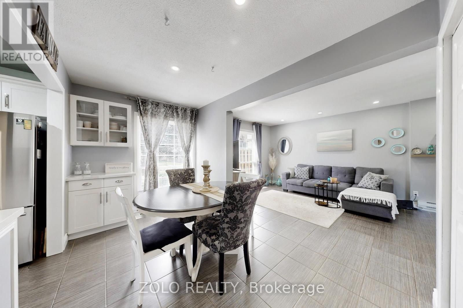 30 Greenbush Court, Brampton, Ontario  L6S 2K2 - Photo 6 - W12863788