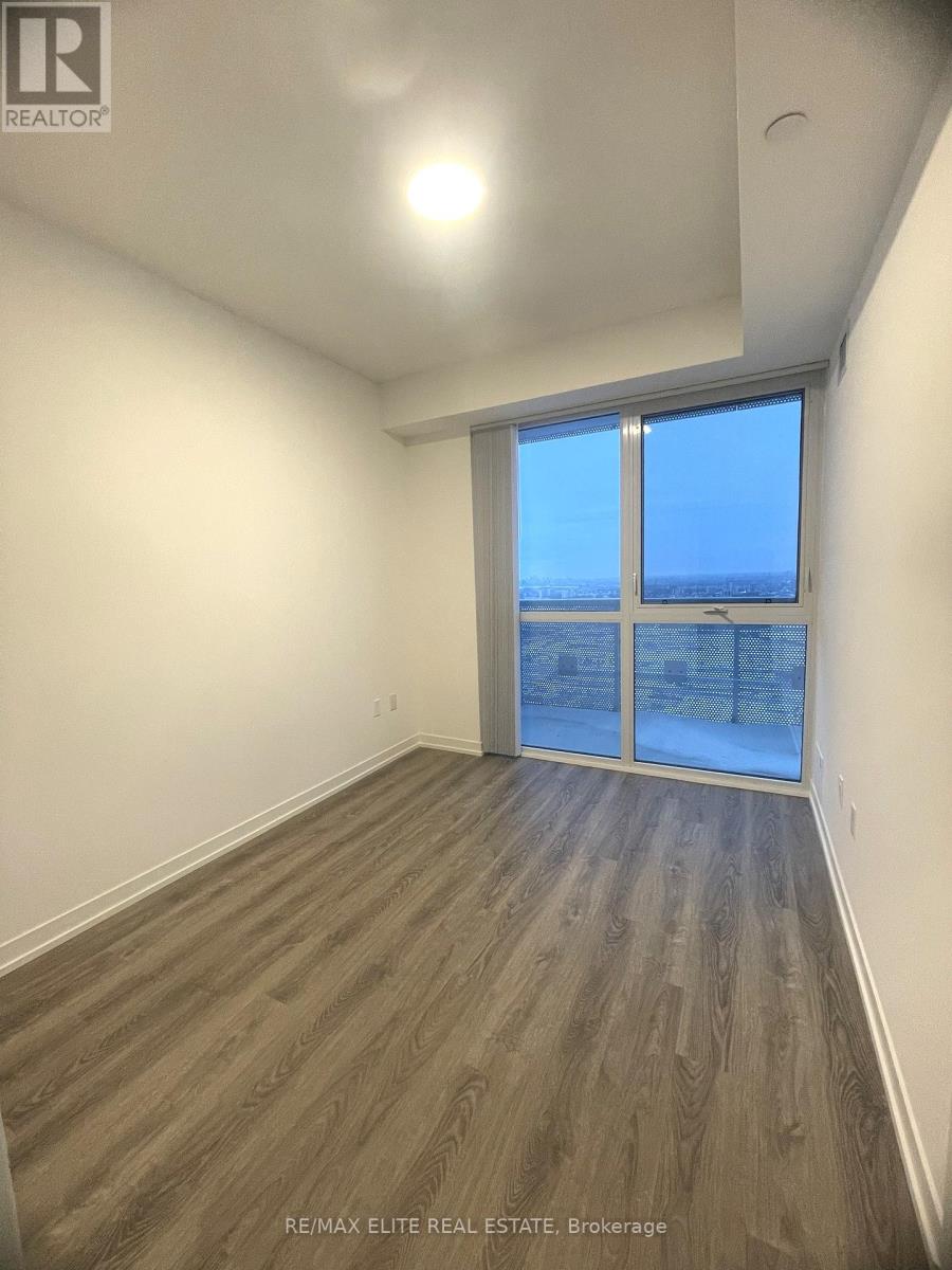 5810 - 8 Interchange Way, Vaughan, Ontario  L4K 5Z7 - Photo 6 - N12813882