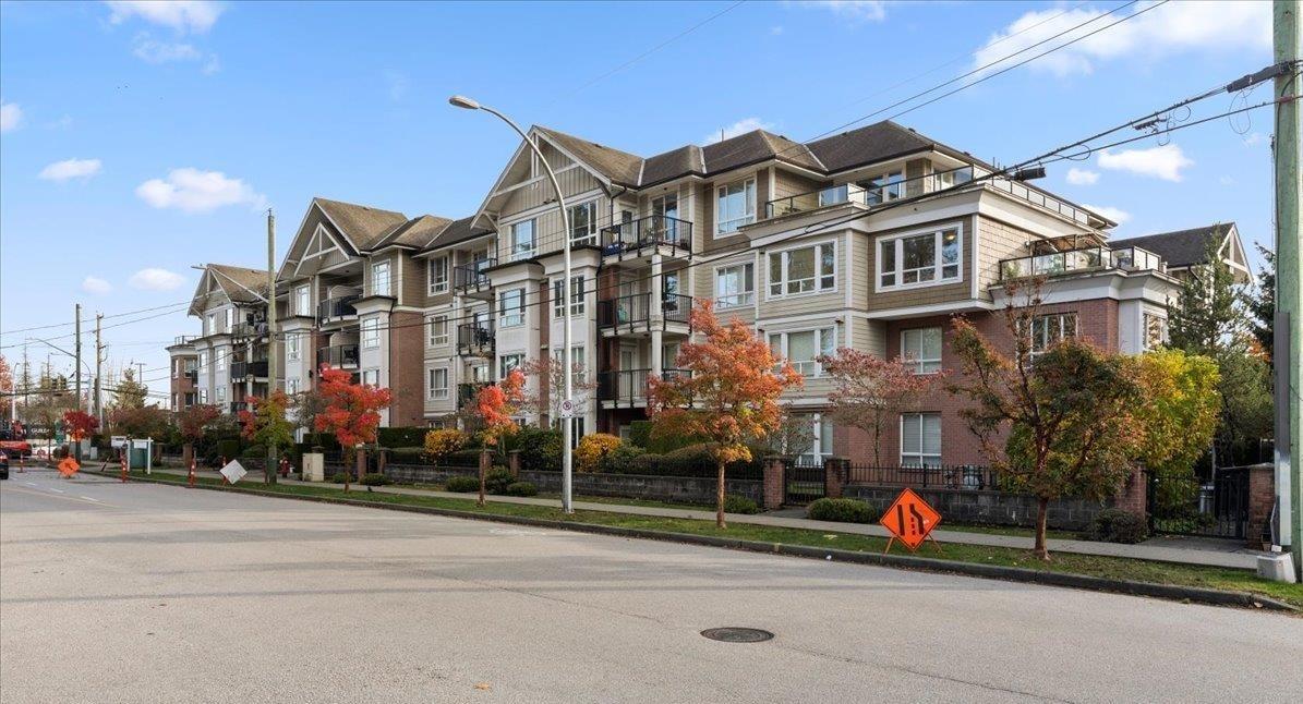 304 14960 102a Avenue, Surrey, British Columbia  V3R 6A3 - Photo 4 - R3064126