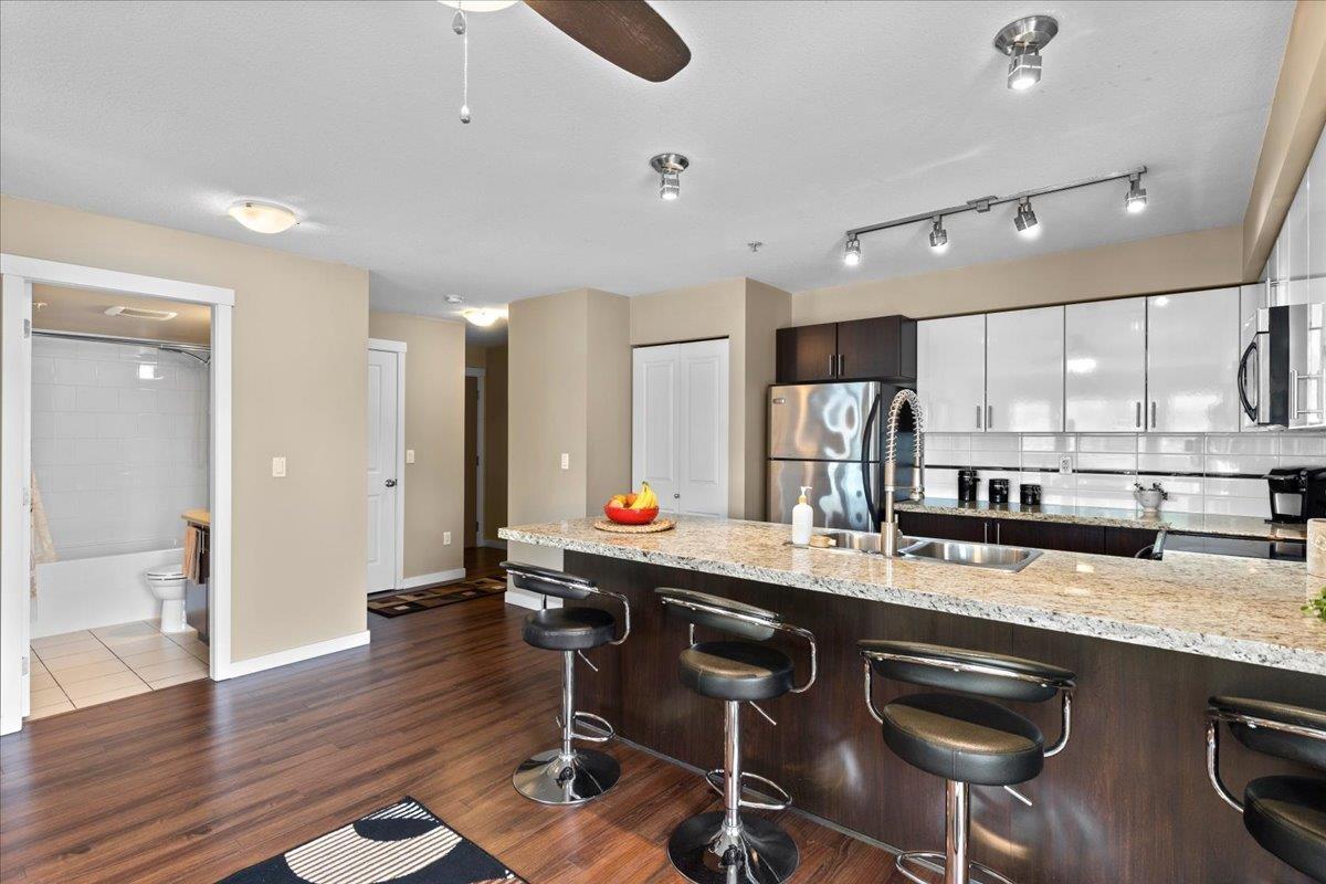 304 14960 102a Avenue, Surrey, British Columbia  V3R 6A3 - Photo 17 - R3064126