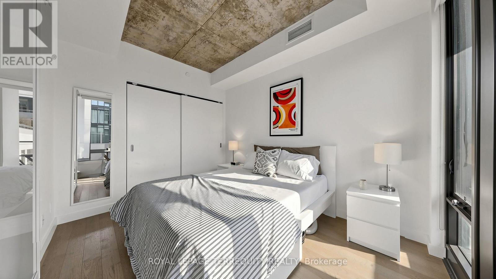 1313 - 111 Bathurst Street, Toronto, Ontario  M5V 0M9 - Photo 12 - C12841732