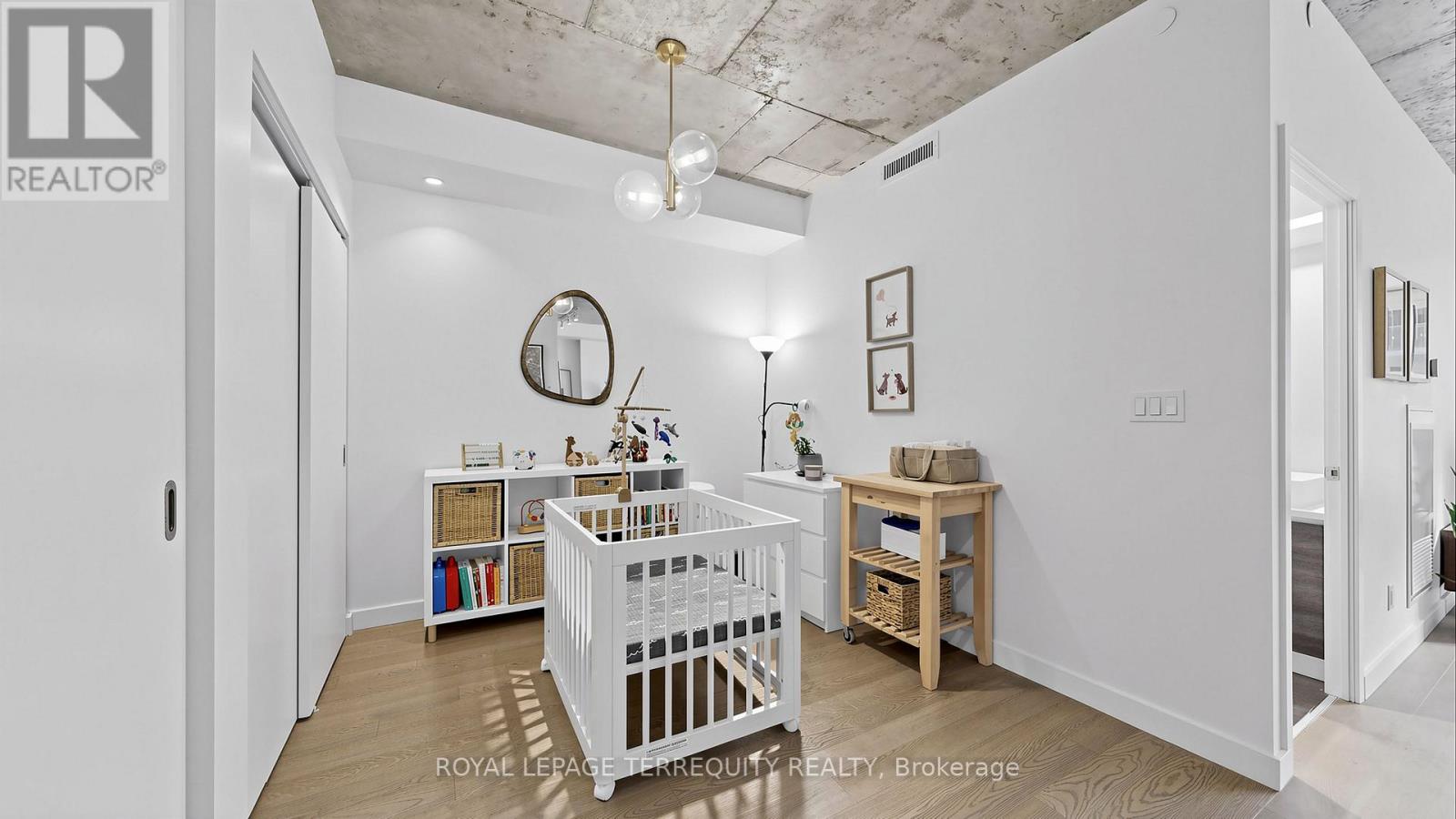 1313 - 111 Bathurst Street, Toronto, Ontario  M5V 0M9 - Photo 15 - C12841732