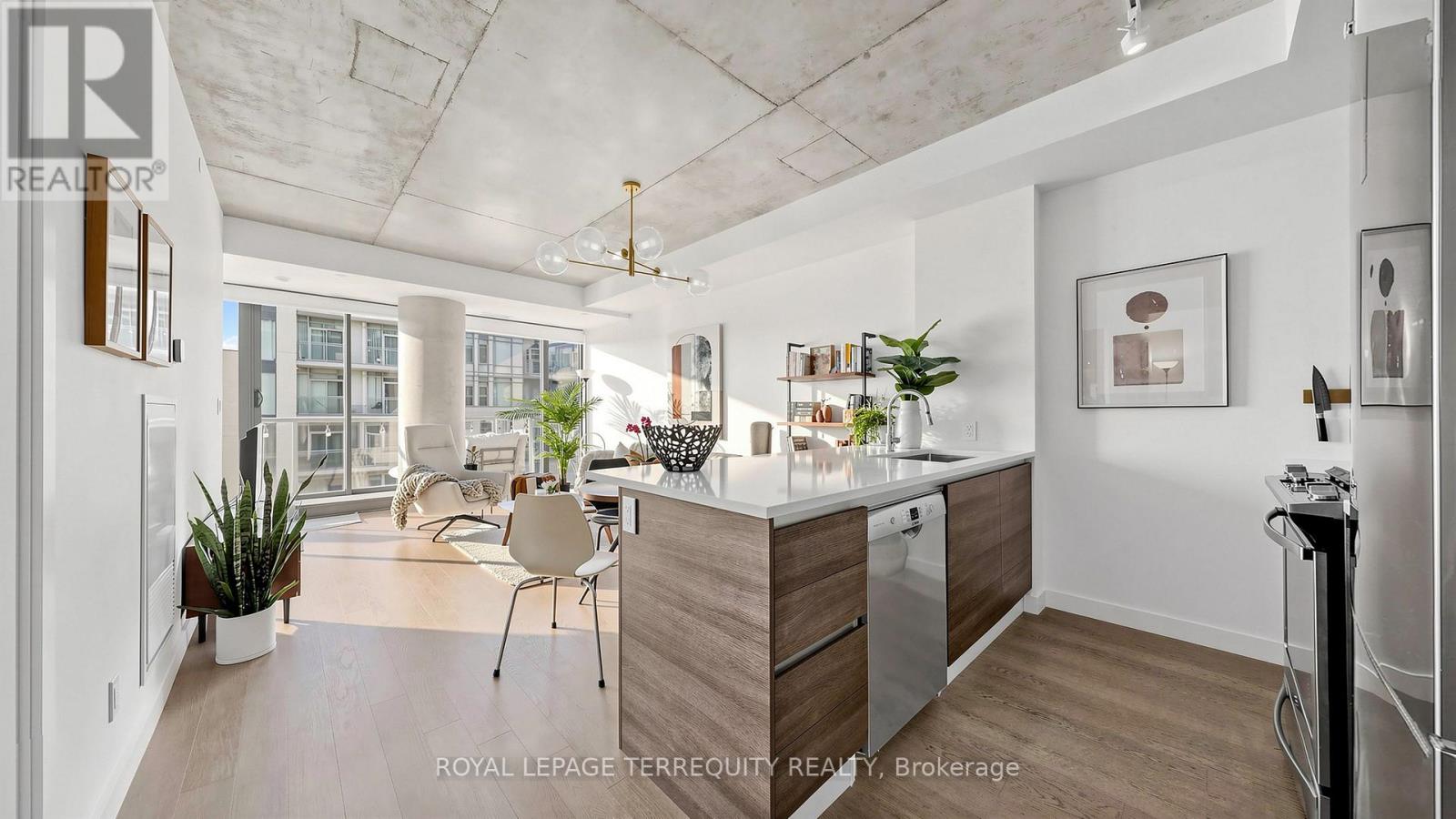 1313 - 111 Bathurst Street, Toronto, Ontario  M5V 0M9 - Photo 4 - C12841732