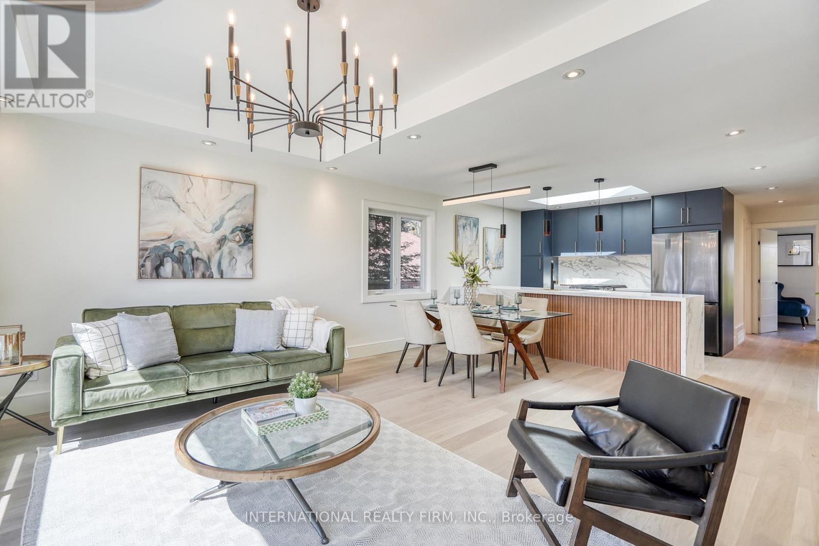 16 Paragon Road, Toronto (Kingsview Village-The Westway), Ontario  M9R 1J5 - Photo 4 - W12767896