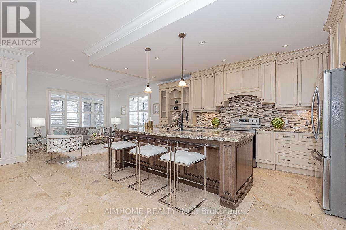 220 Weldrick Road W, Richmond Hill, Ontario  L4C 3V3 - Photo 10 - N12863896