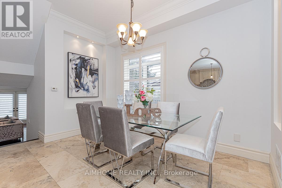 220 Weldrick Road W, Richmond Hill, Ontario  L4C 3V3 - Photo 11 - N12863896