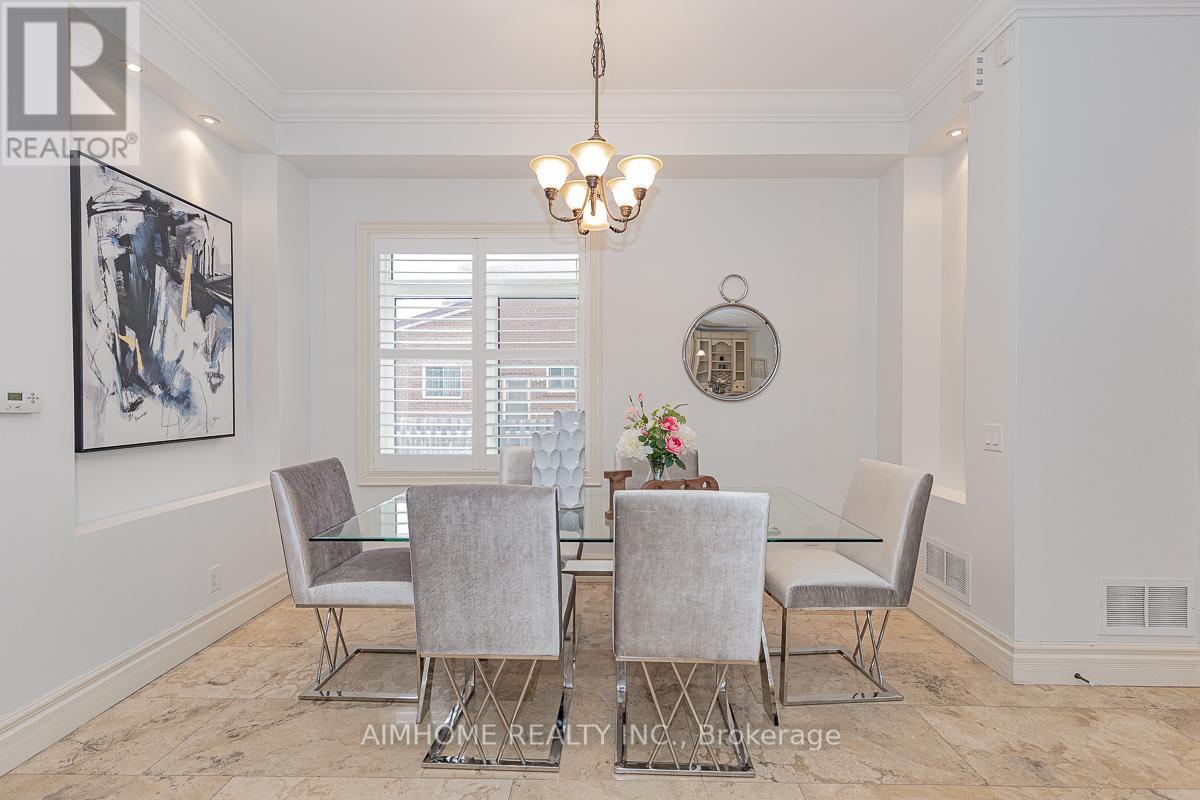 220 Weldrick Road W, Richmond Hill, Ontario  L4C 3V3 - Photo 12 - N12863896