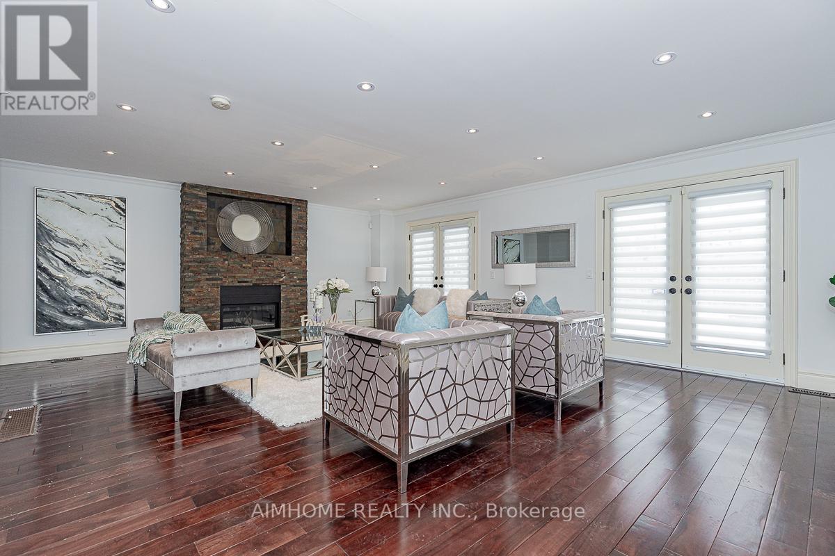 220 Weldrick Road W, Richmond Hill, Ontario  L4C 3V3 - Photo 18 - N12863896