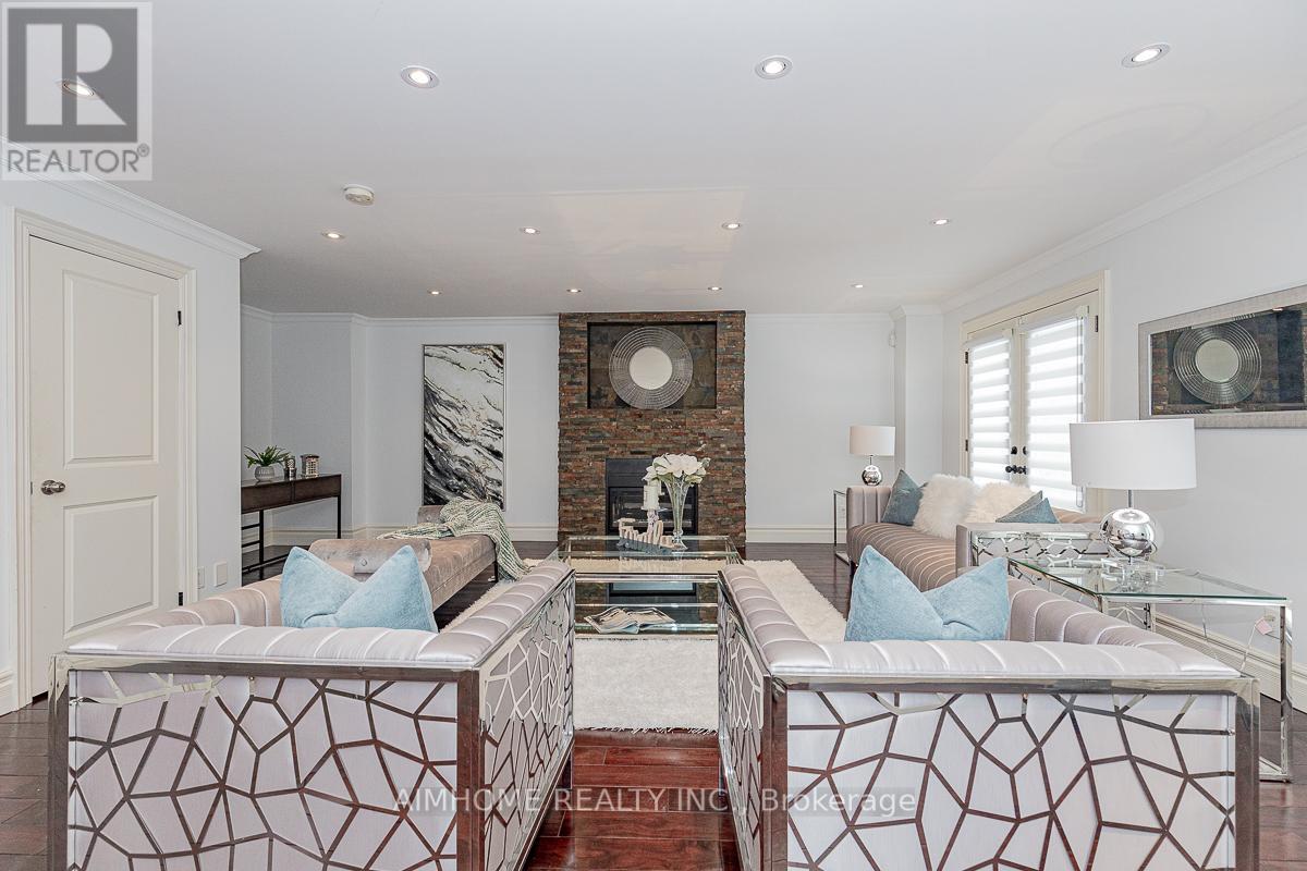 220 Weldrick Road W, Richmond Hill, Ontario  L4C 3V3 - Photo 19 - N12863896