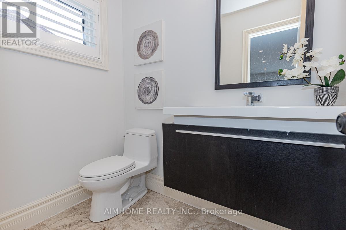 220 Weldrick Road W, Richmond Hill, Ontario  L4C 3V3 - Photo 44 - N12863896