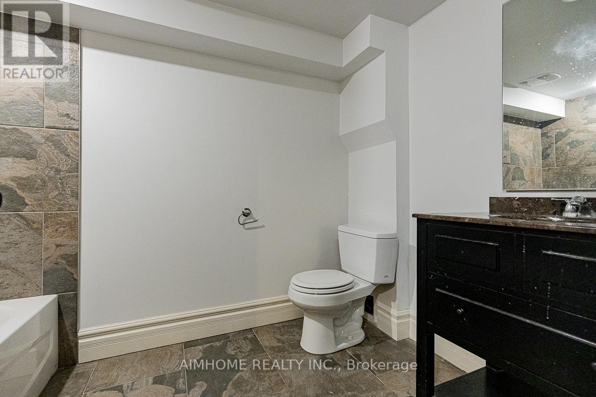 220 Weldrick Road W, Richmond Hill, Ontario  L4C 3V3 - Photo 45 - N12863896