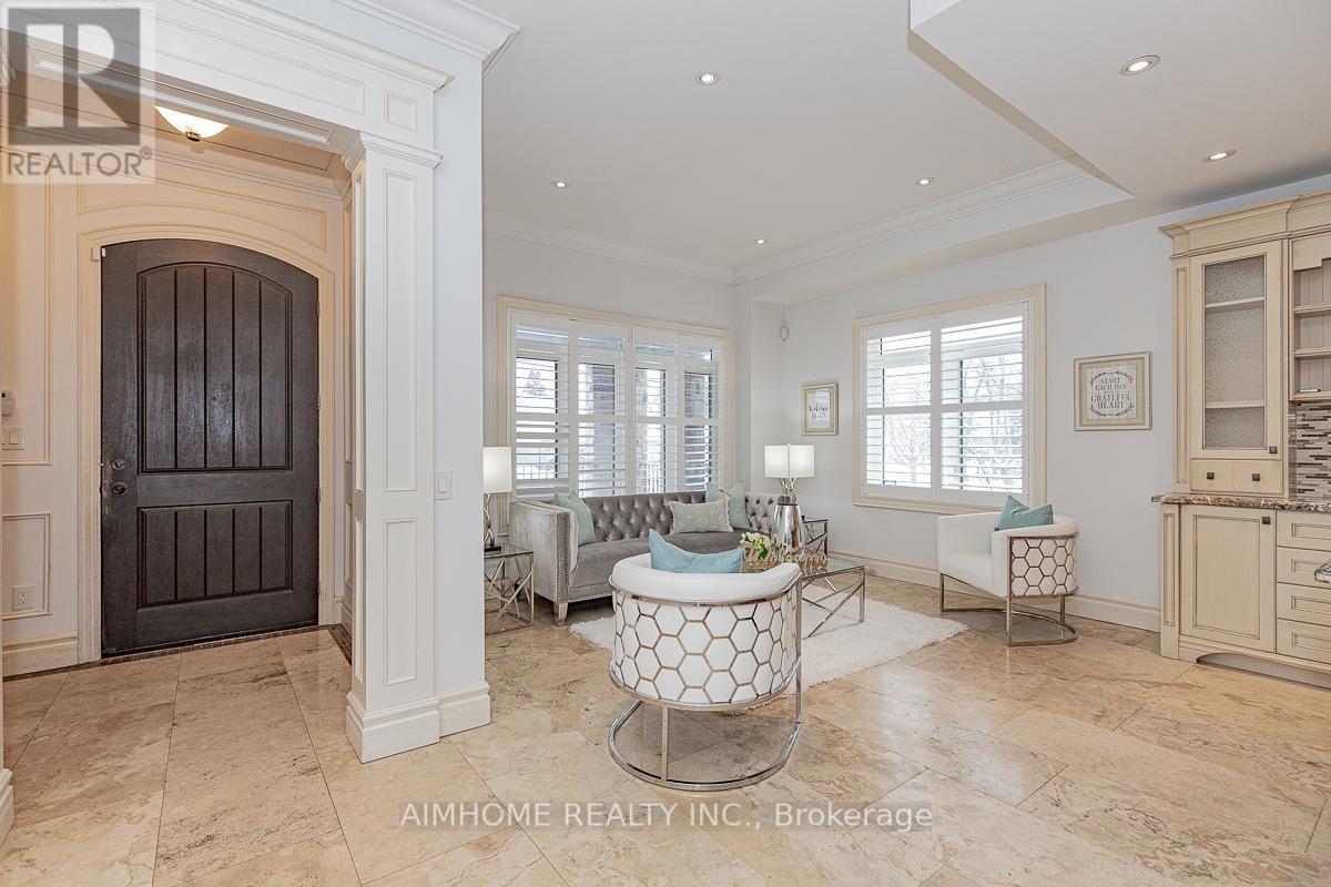 220 Weldrick Road W, Richmond Hill, Ontario  L4C 3V3 - Photo 5 - N12863896