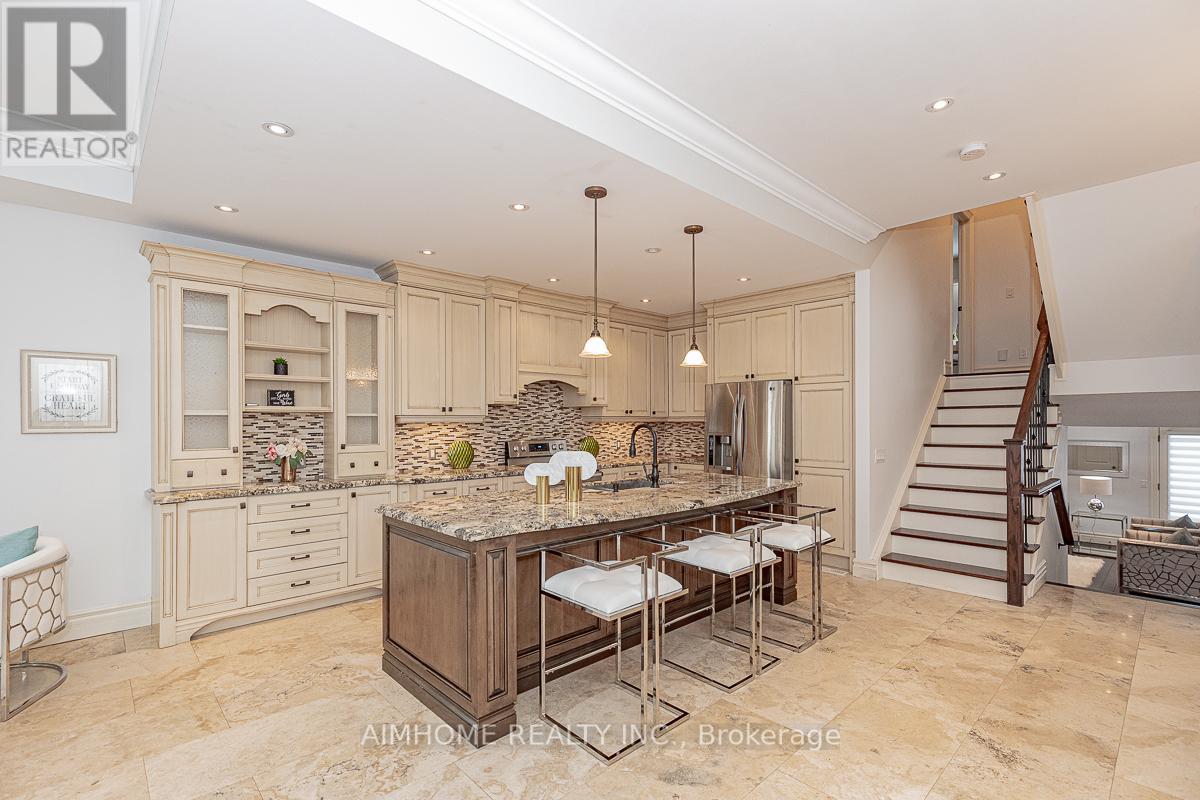 220 Weldrick Road W, Richmond Hill, Ontario  L4C 3V3 - Photo 8 - N12863896