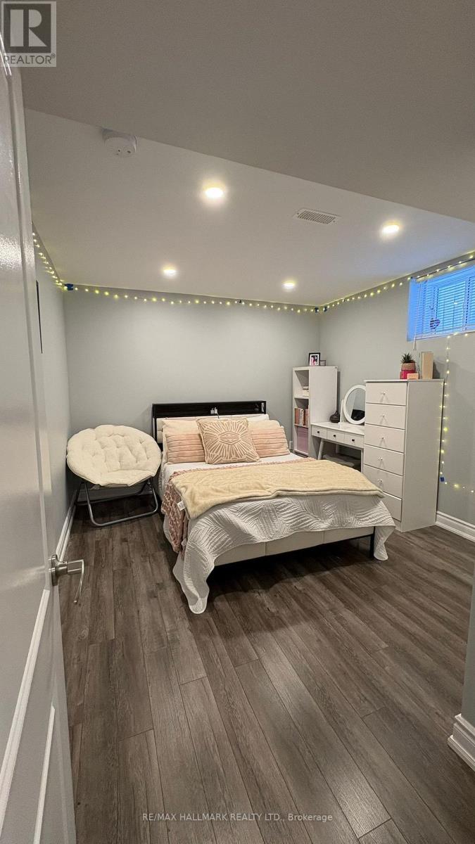 Lower - 21 Ladder Cres Crescent, East Gwillimbury (Sharon), Ontario  L0G 1V7 - Photo 9 - N12863924