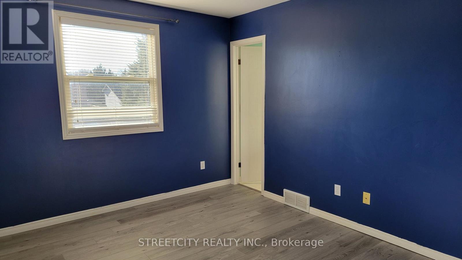 15 Sandra Road, London East, Ontario  N5V 4X3 - Photo 3 - X12863272