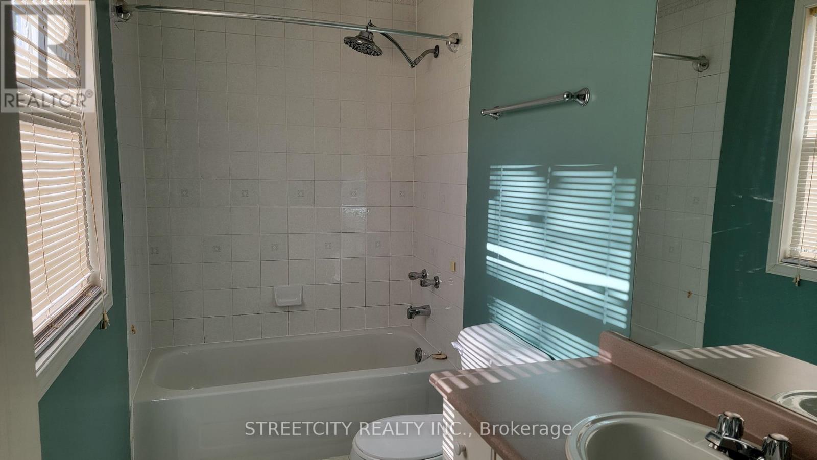 15 Sandra Road, London East, Ontario  N5V 4X3 - Photo 9 - X12863272