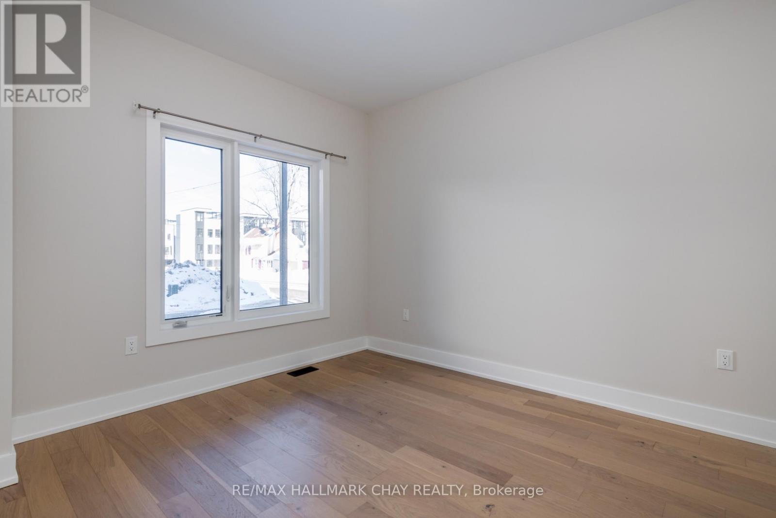 1 Ruby Crescent Road, Orillia, Ontario  L3V 1C5 - Photo 2 - S12863902