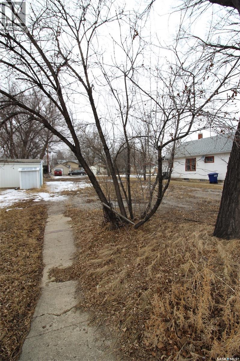 423 1st Street W, Shaunavon, Saskatchewan  S0N 2M0 - Photo 4 - SK030004