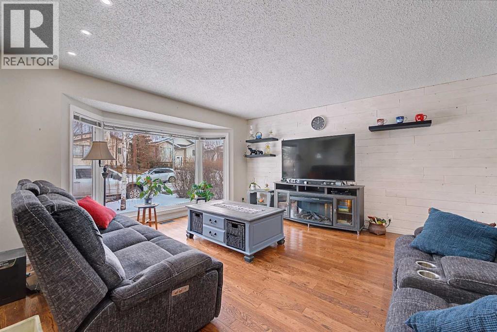 6331 Falton Road Ne, Calgary, Alberta  T3J 1J4 - Photo 3 - A2282561