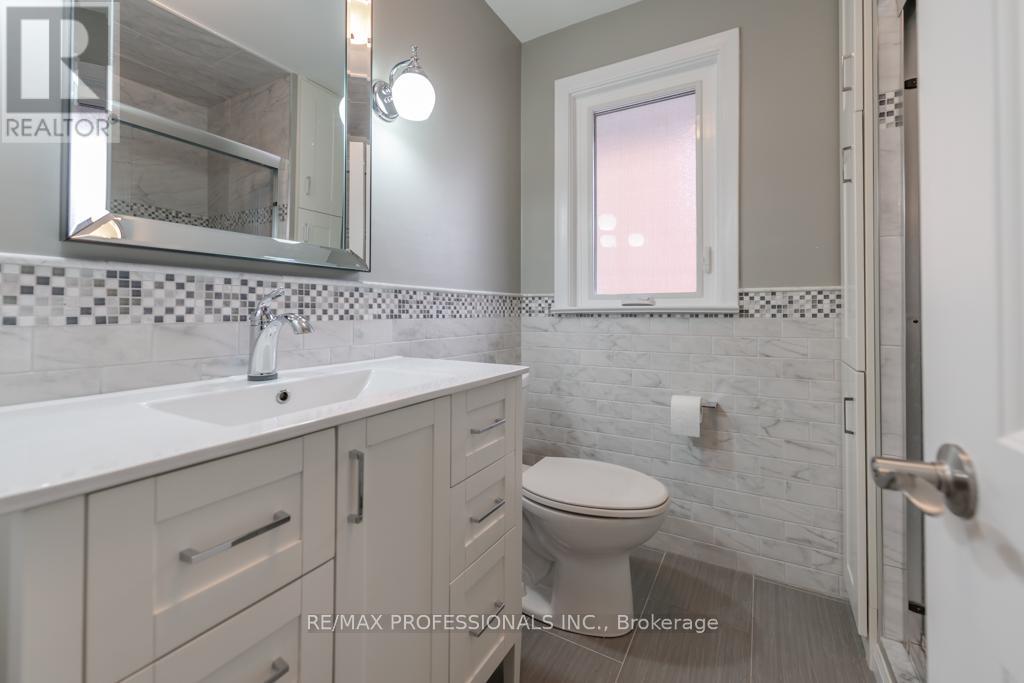 143 Treeview Drive, Toronto, Ontario  M8W 4C4 - Photo 11 - W12863846