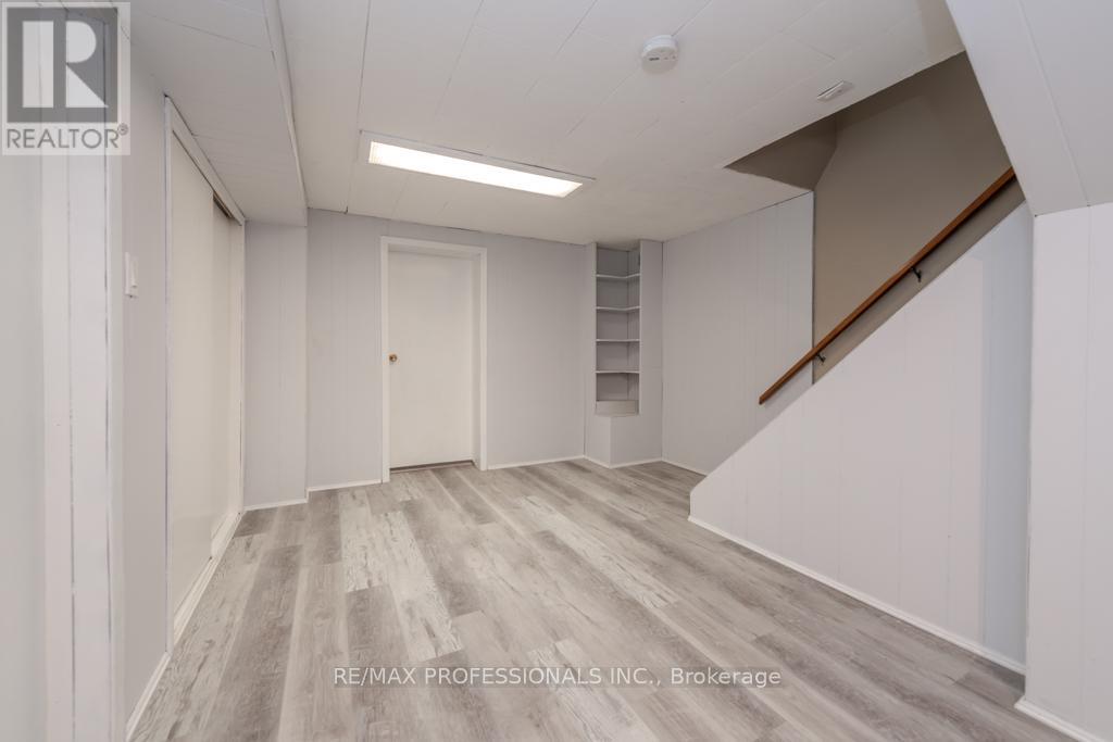 143 Treeview Drive, Toronto, Ontario  M8W 4C4 - Photo 12 - W12863846