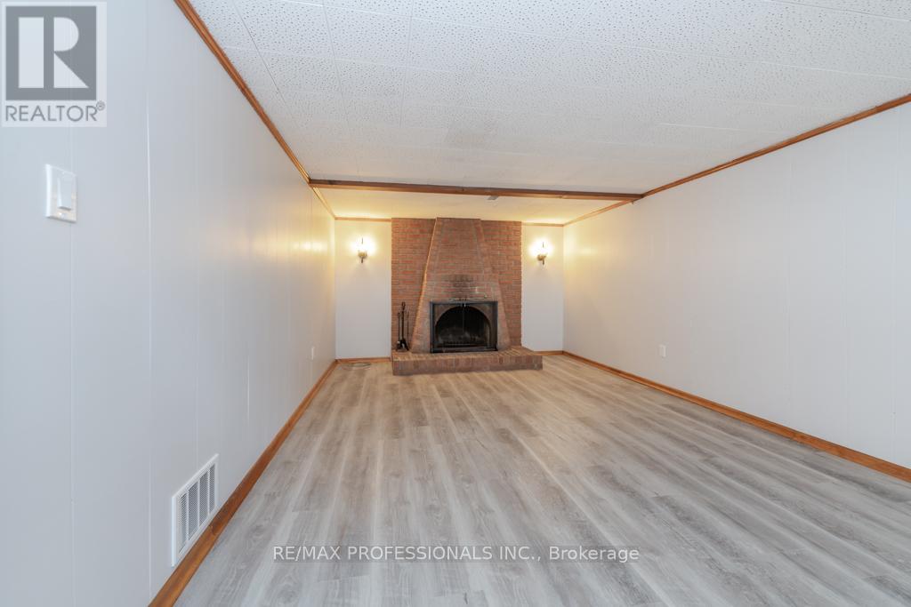 143 Treeview Drive, Toronto, Ontario  M8W 4C4 - Photo 13 - W12863846