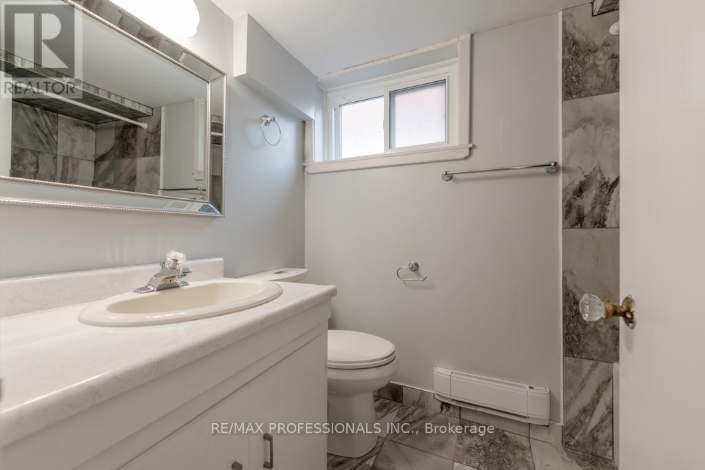 143 Treeview Drive, Toronto, Ontario  M8W 4C4 - Photo 15 - W12863846