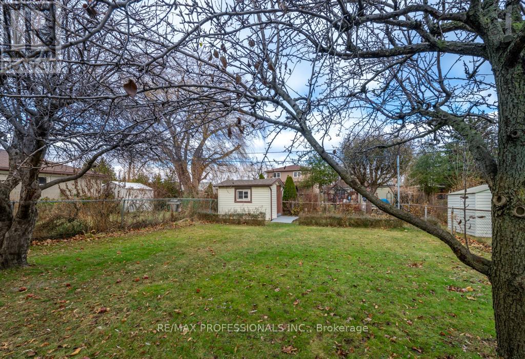 143 Treeview Drive, Toronto, Ontario  M8W 4C4 - Photo 16 - W12863846