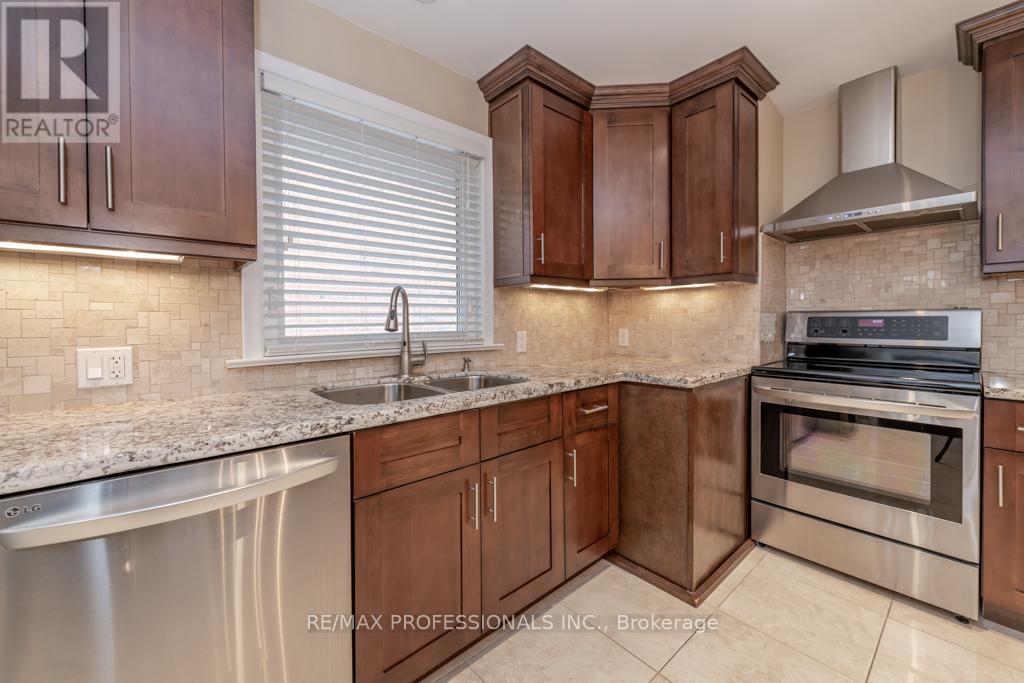 143 Treeview Drive, Toronto, Ontario  M8W 4C4 - Photo 7 - W12863846