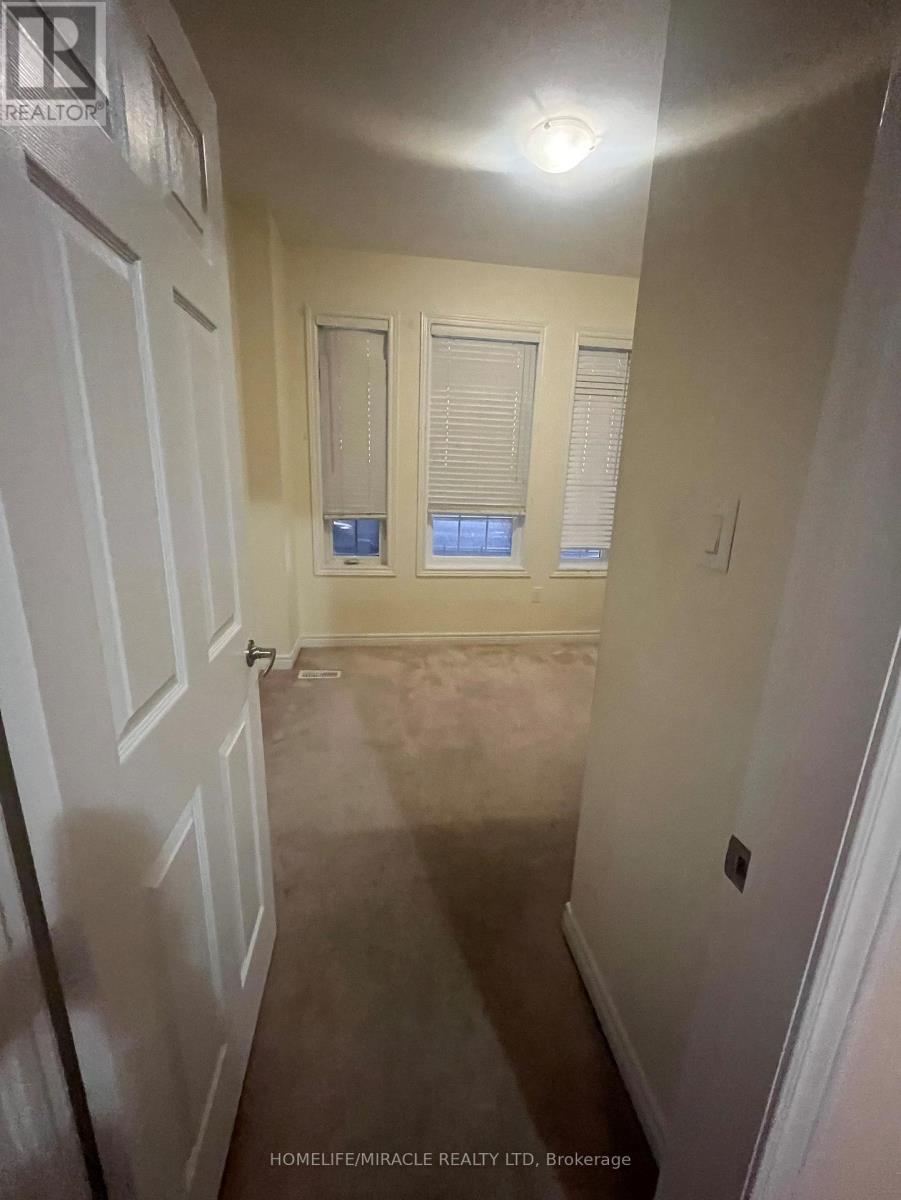 Upper - 37 Vezna Crescent, Brampton, Ontario  L6X 5K4 - Photo 10 - W12863850