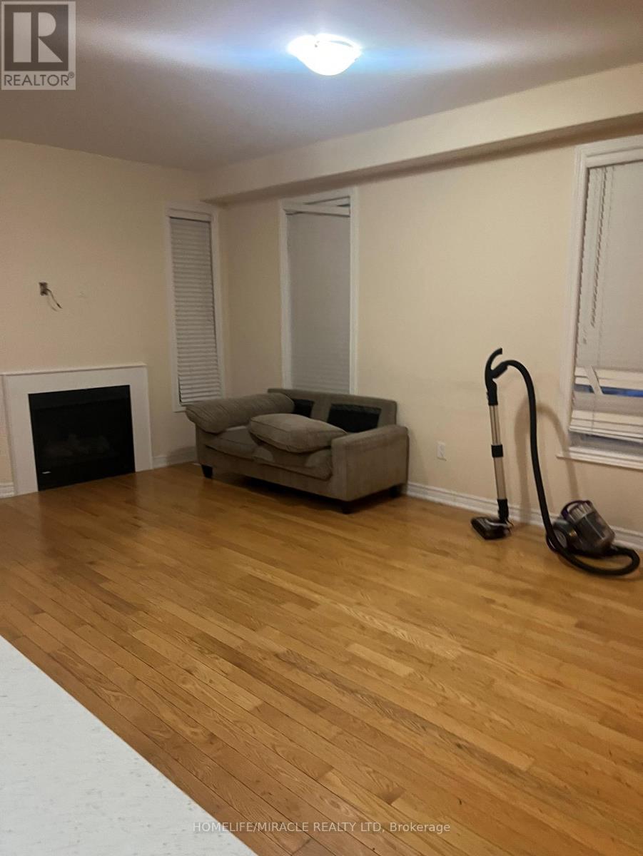 Upper - 37 Vezna Crescent, Brampton, Ontario  L6X 5K4 - Photo 4 - W12863850