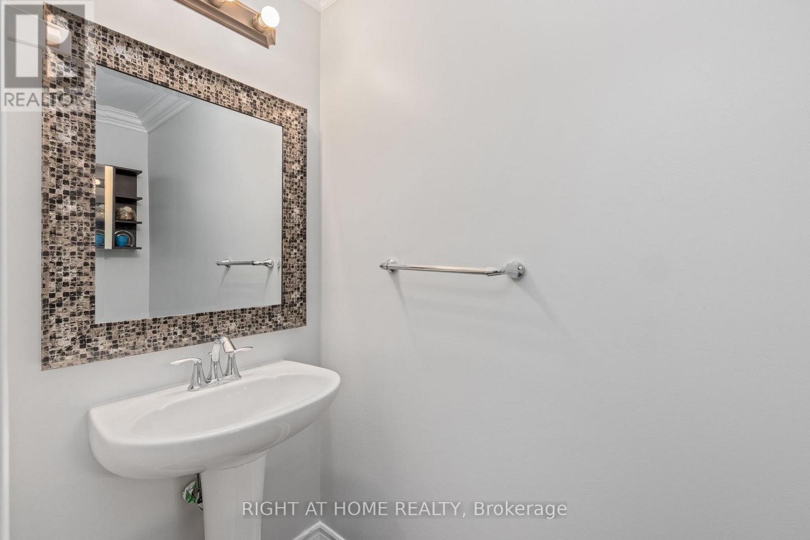 260 Ellen Davidson Drive, Oakville, Ontario  L6M 0V2 - Photo 16 - W12863868