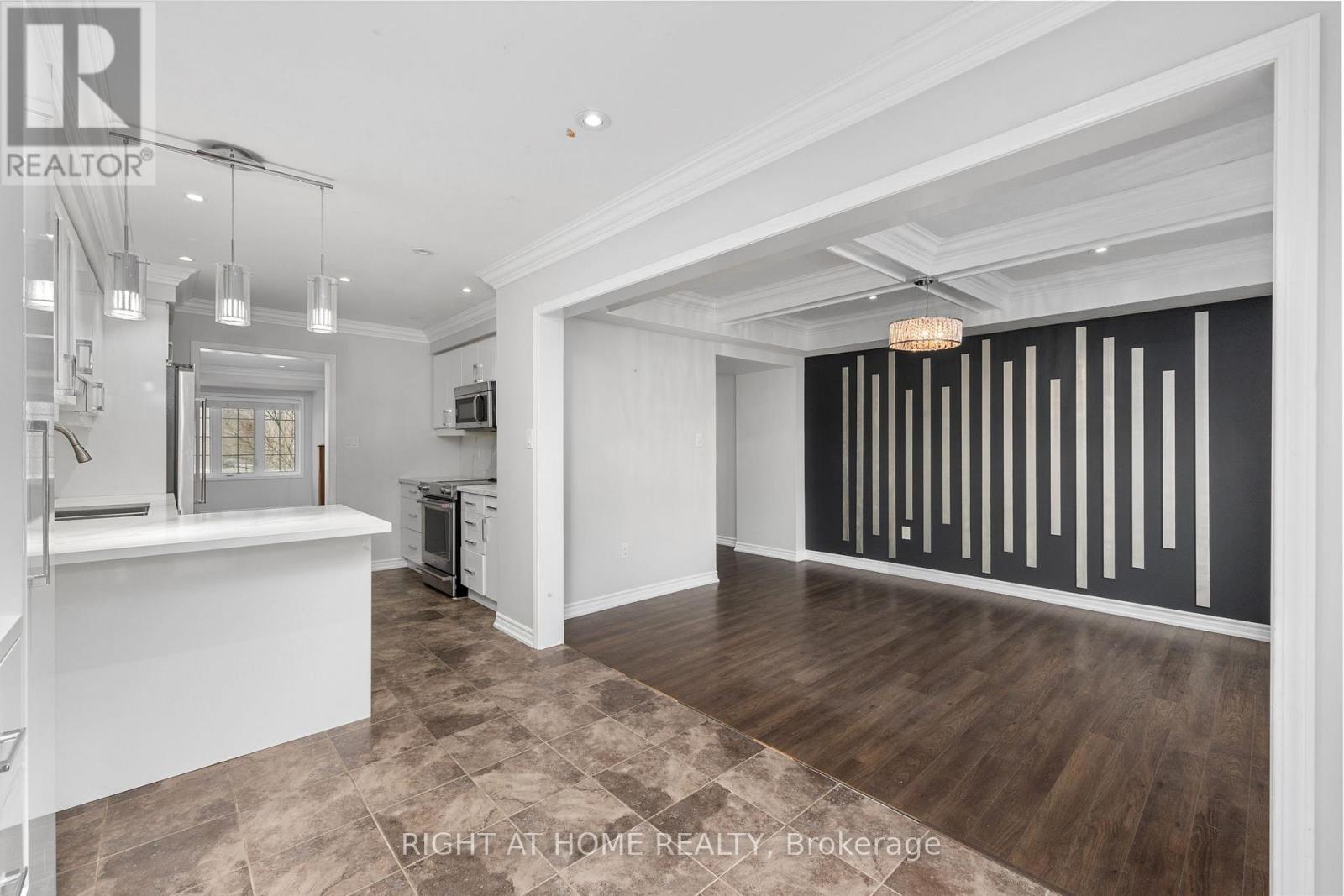 260 Ellen Davidson Drive, Oakville, Ontario  L6M 0V2 - Photo 2 - W12863868