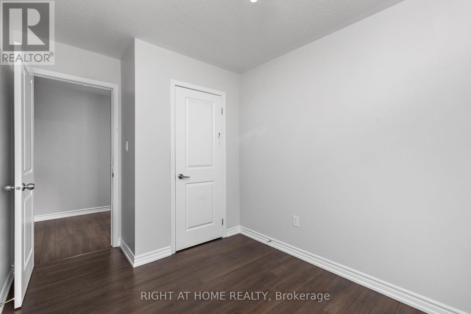 260 Ellen Davidson Drive, Oakville, Ontario  L6M 0V2 - Photo 22 - W12863868