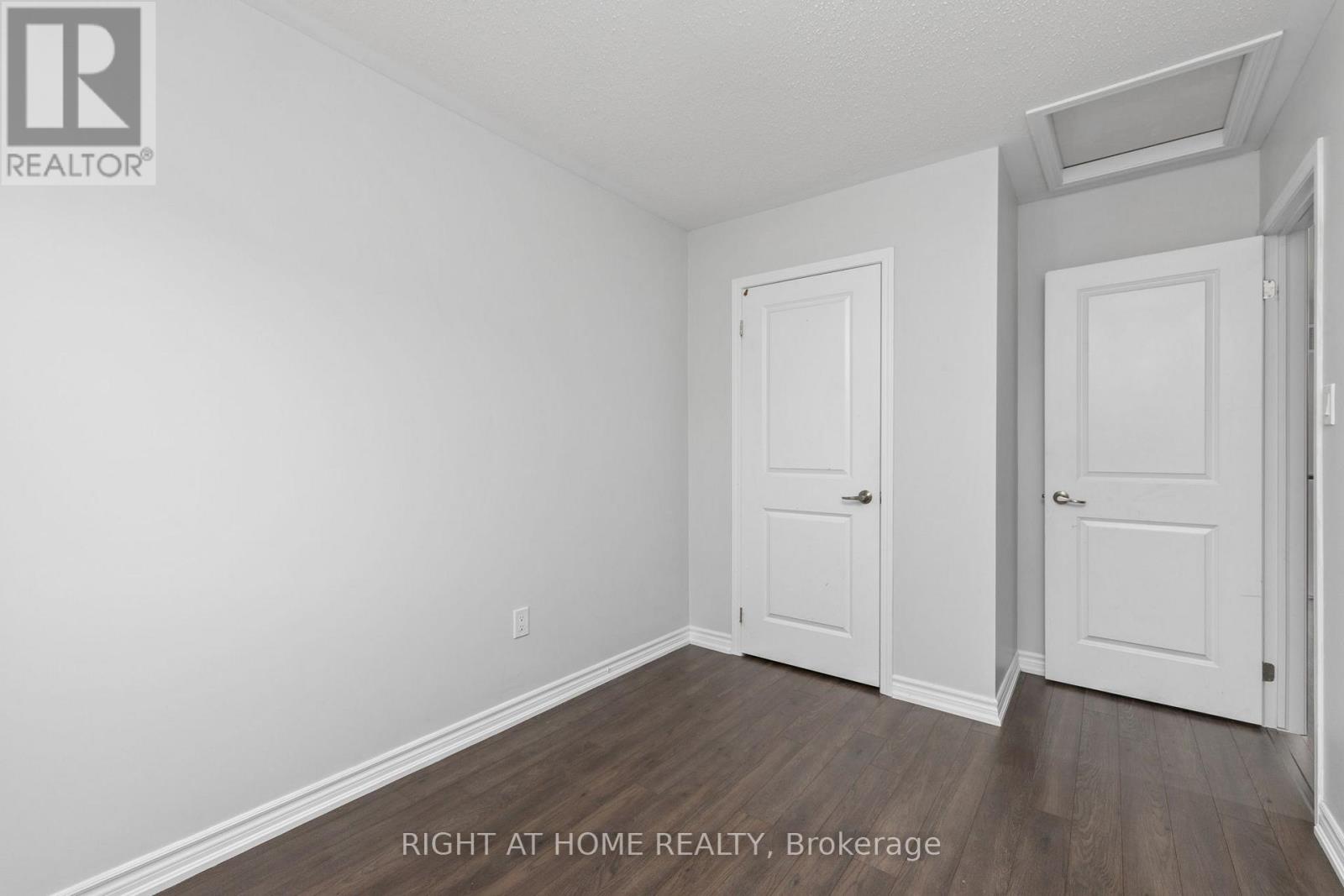 260 Ellen Davidson Drive, Oakville, Ontario  L6M 0V2 - Photo 27 - W12863868