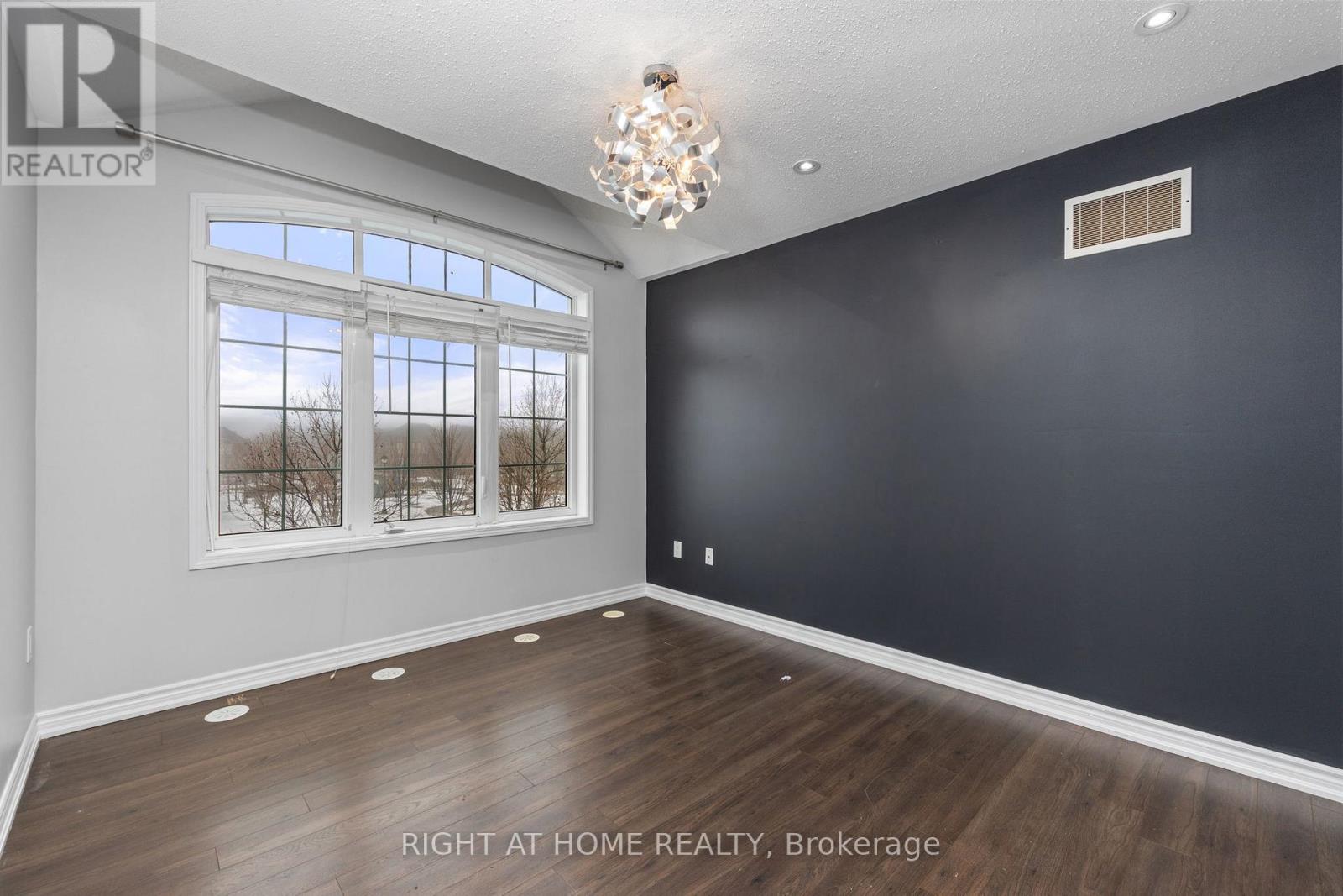 260 Ellen Davidson Drive, Oakville, Ontario  L6M 0V2 - Photo 28 - W12863868